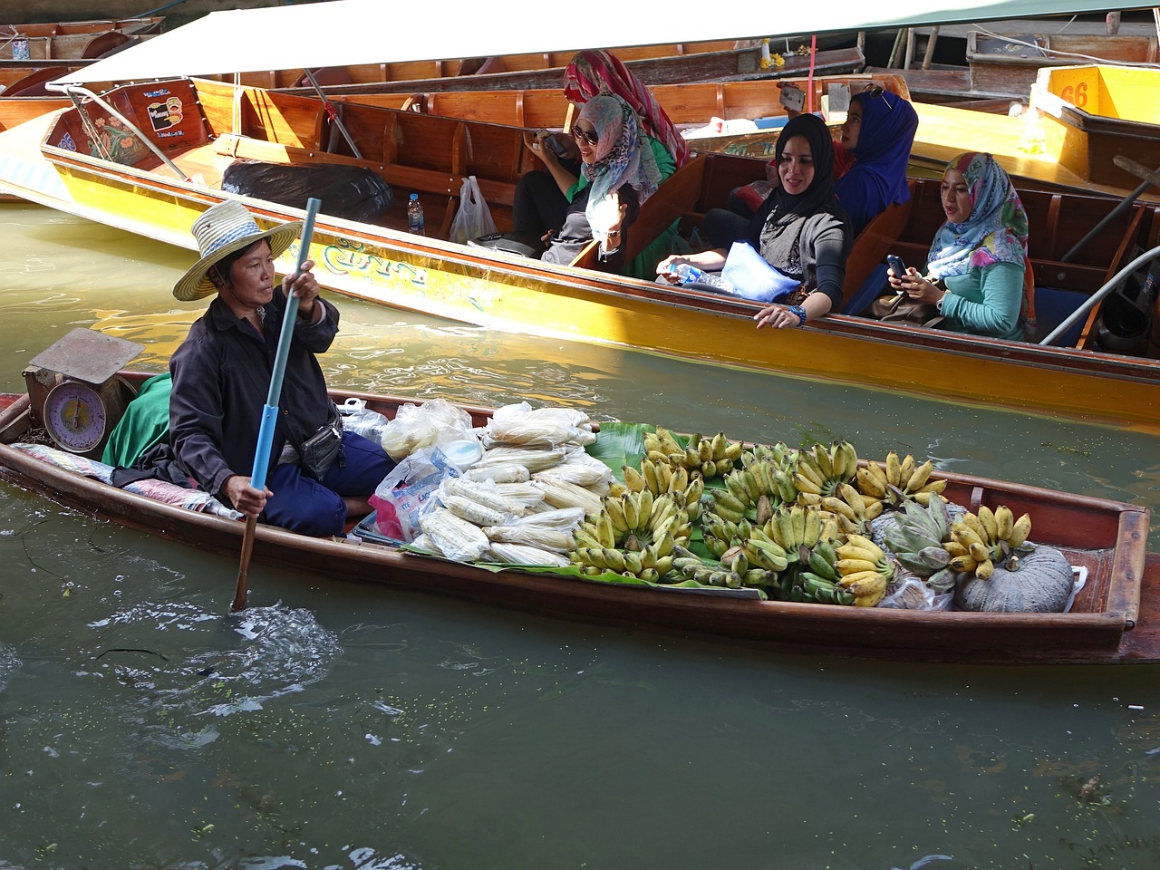 Damneoun Saduak Floating Market